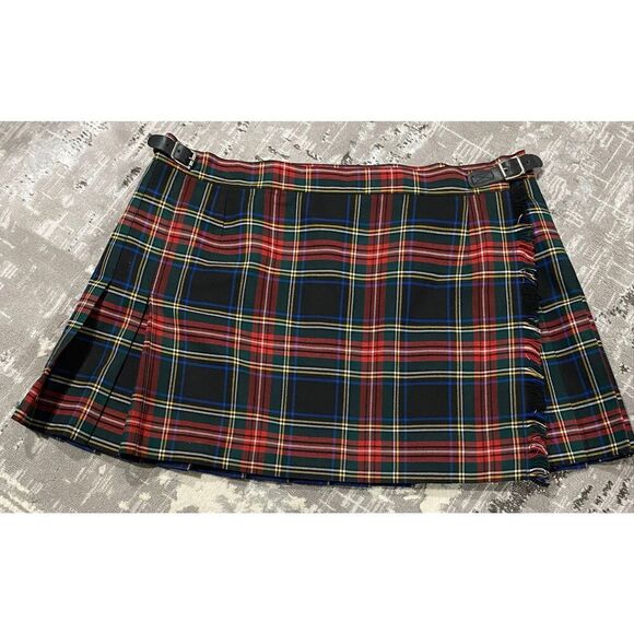 Size 16/18 tartan kilt. Adjustable leather hardware from 19 1/2-20 1/2 inches. - Picture 4 of 10